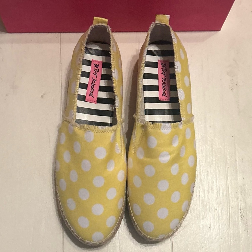 NEW Betsey Johnson Flouncee polka dot espadrille